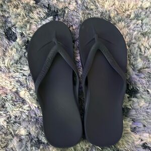 Archie’s Size 8 Arch Support Flip Flops. Size 8.
